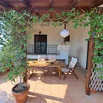 Elenis Villa 190Sqmeter With Private Parking And Garden 10Min Away From Thessaloniki Centre