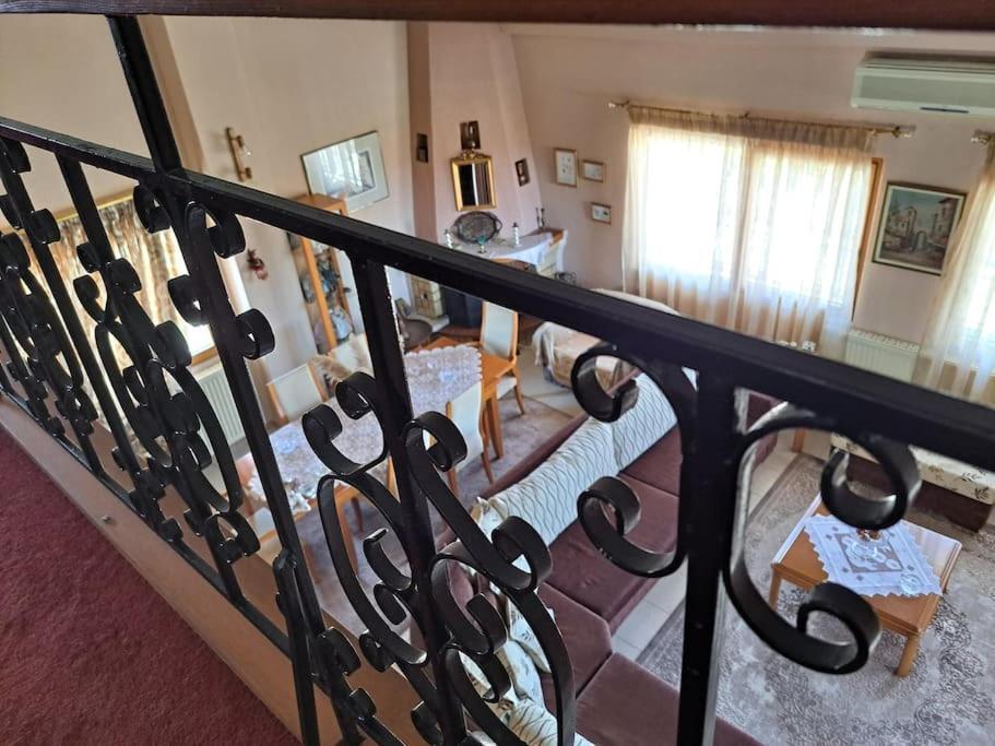 Elenis 190sqmeter With Private Parking And Garden 10min Away From Centre *