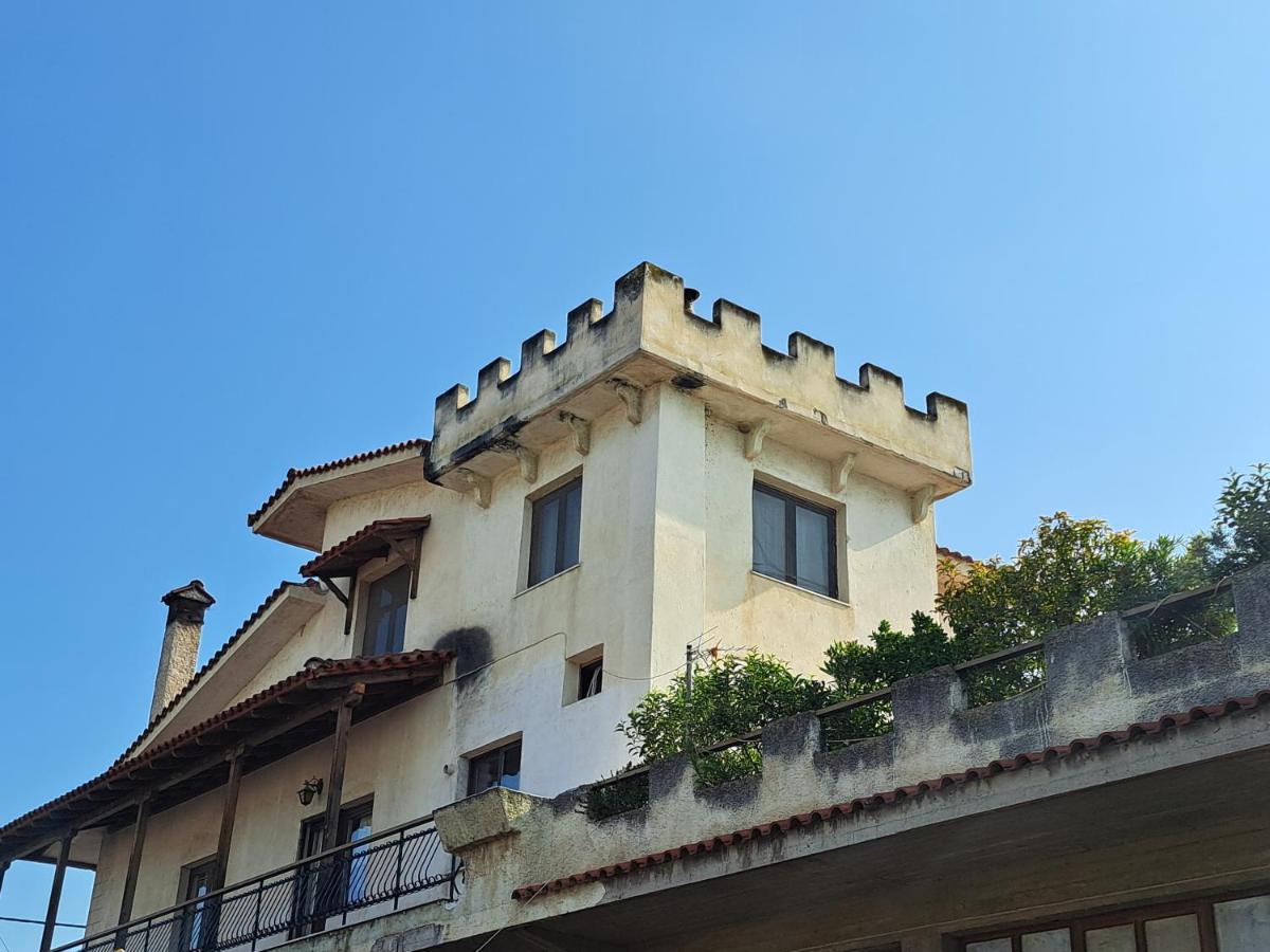 Villa Elenis 190sqmeter With Private Parking And Garden 10min Away From Centre Thessaloniki